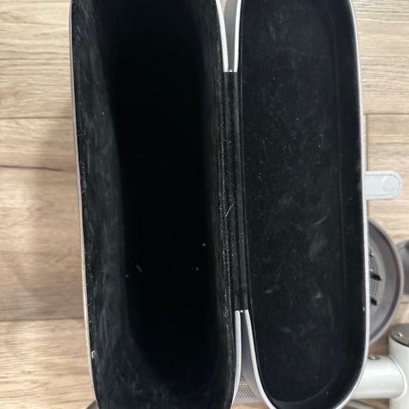 ❤️ Dyson supersonic hair dryer **NOT WORKING** attachments and case included - Picture 4 of 14
